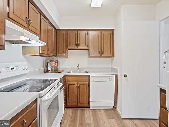 3rd image of 3803 Laramie Pl #122-I