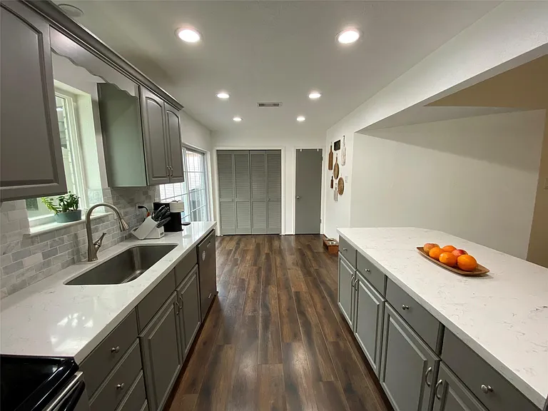 8310 Spring Wind Dr — Photo 9