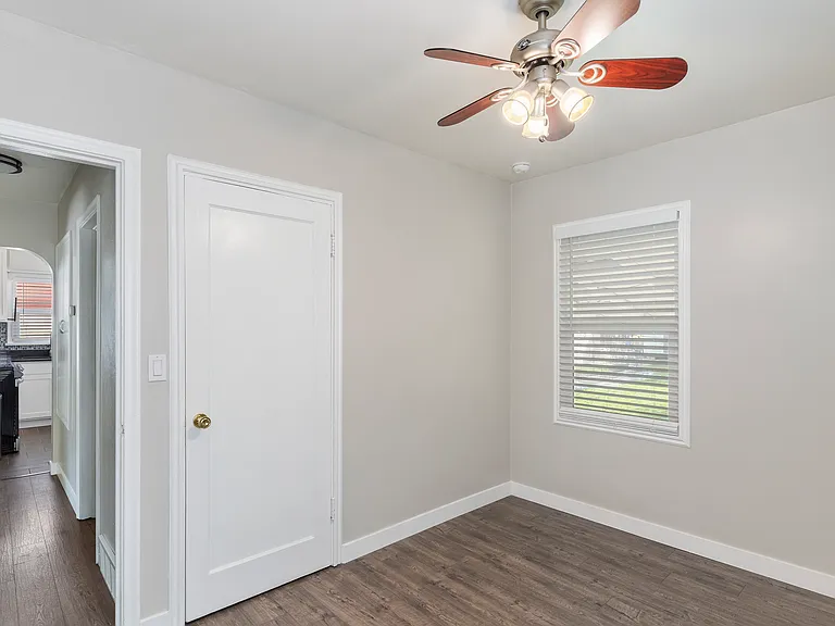 2nd Bedroom (Upstairs)