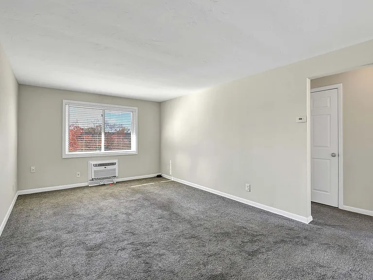 17105 Madison Ave — Photo 8
