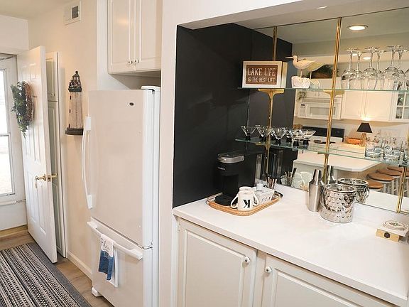 3rd image of 1800 Country Club Dr Unit 120
