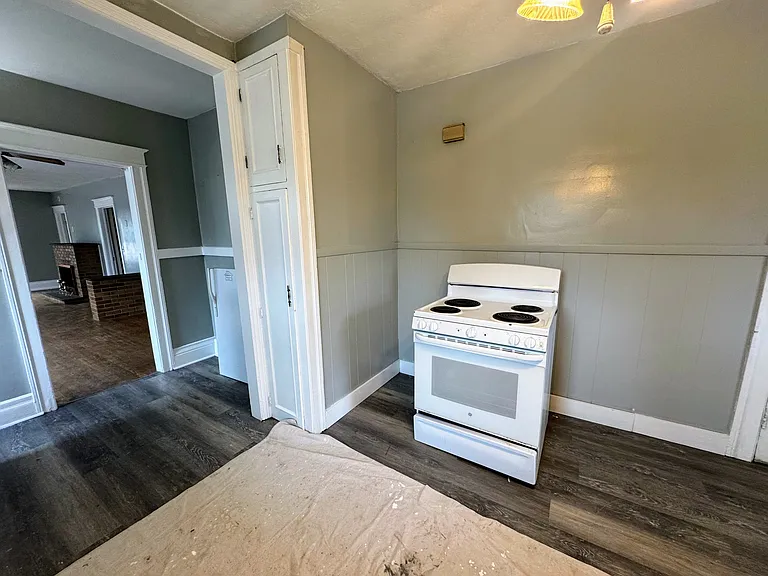 197-199 Albemarle St #197 — Photo 6