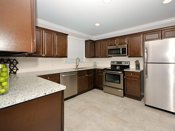 5th image of 2448 Forest Blvd