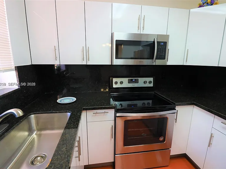1698 SW 20th St #1 — Photo 11