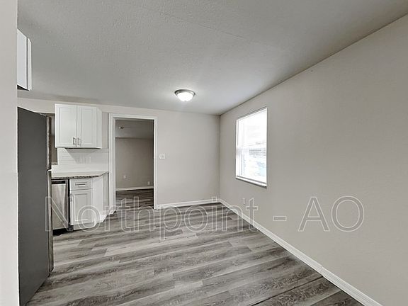 4th image of 5201 S 82nd St