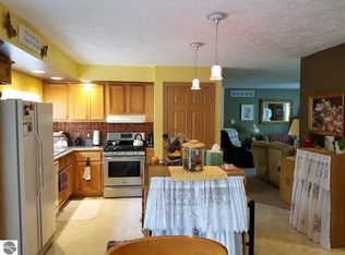 4902 Hemlock Ln, Farwell, MI 48622
