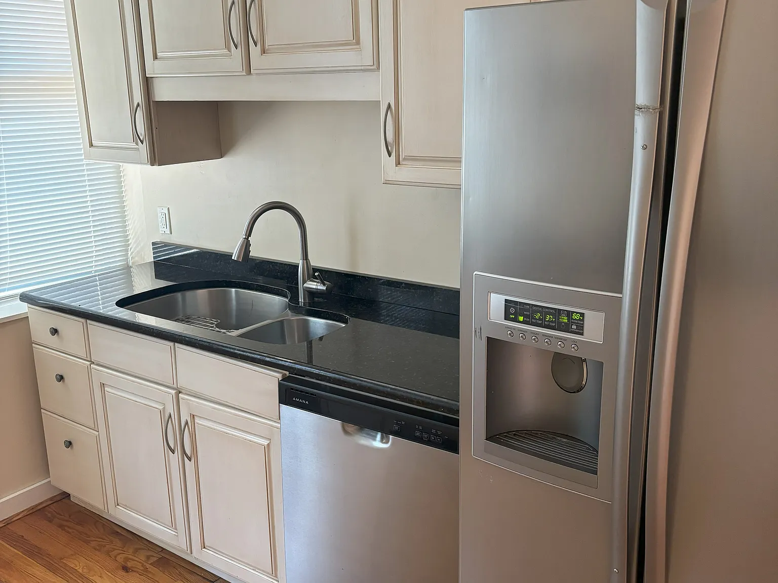 2 bed, 700 sqft, $1,200 — Photo 4