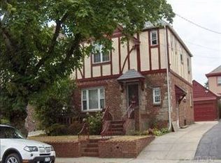 8562 151st St, Jamaica, NY 11432