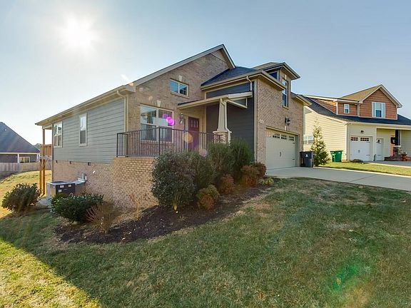 2nd image of 2236 Fairfax Dr