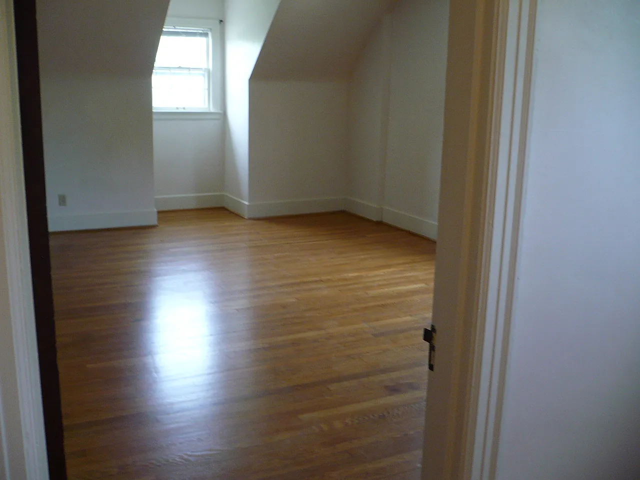 2 bed, 1.5 bath, 1700 sqft, $1,275 — Photo 3