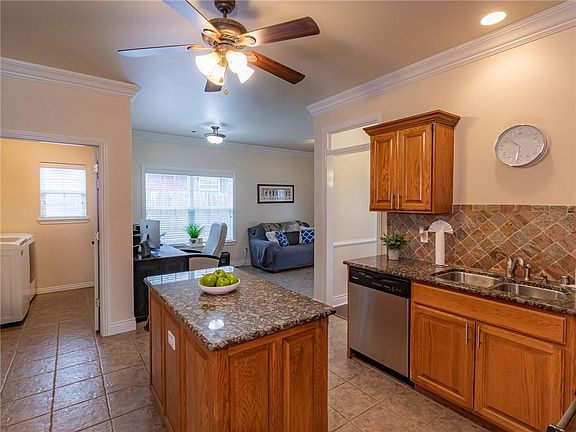 5th image of 304 W Camelot Dr