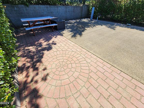2nd image of 6225 N Coast Hwy Lot 2