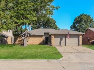 2410 Claremont Dr, Grand Prairie, TX 75052