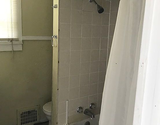 4th image of 410 N 4th St