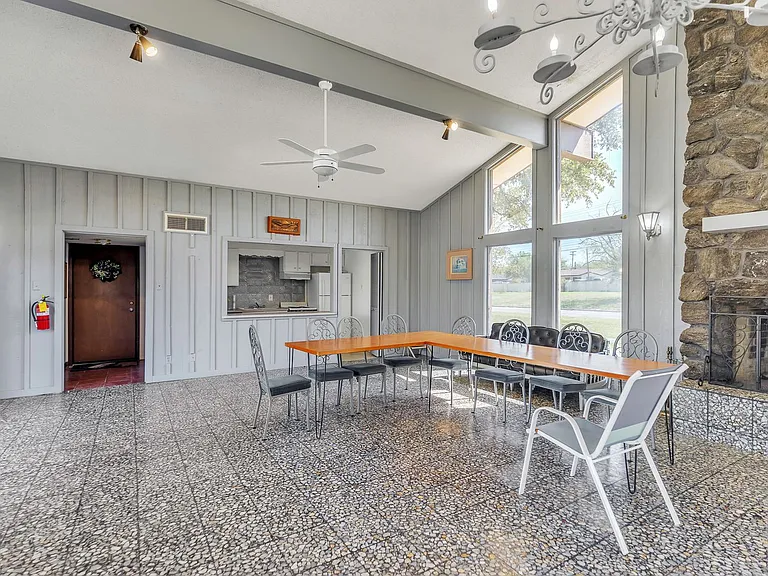 100 Royal Way Dr #14C — Photo 21