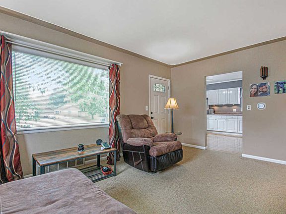 3rd image of 1051 52nd St SE
