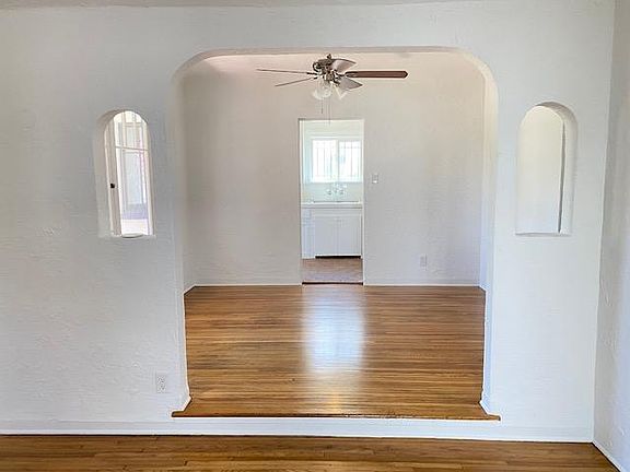 4th image of 1521 S Holt Ave