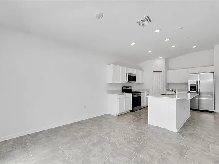 243 Hayley St — Photo 8