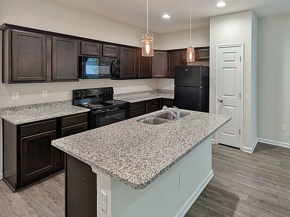 5th image of 631 3rd Ave S