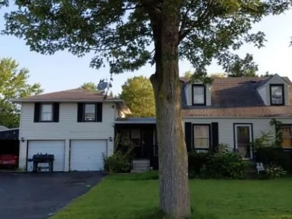 2469 Sylvan Pl, Niagara Falls, NY 14304