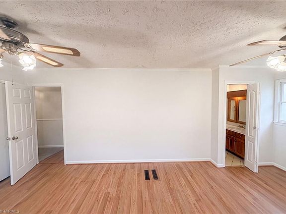 4th image of 608 E Morehead St
