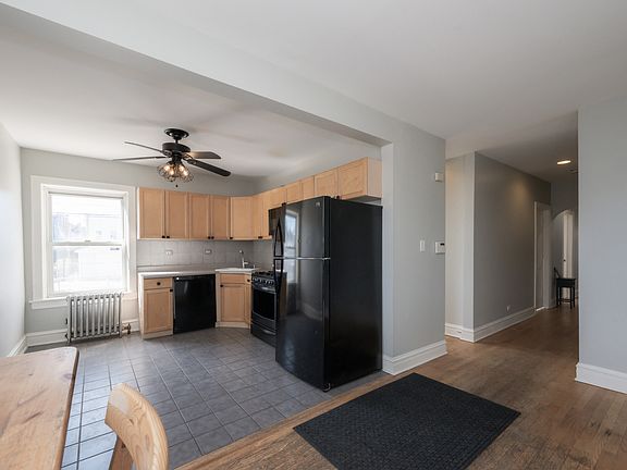 5th image of 3135 W Leland Ave APT 1W