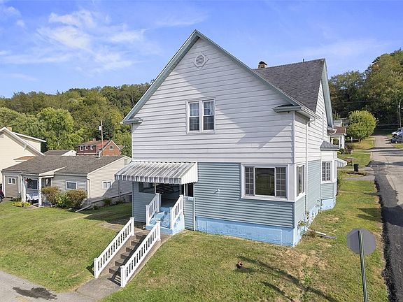 3rd image of 6102 Roslyn St
