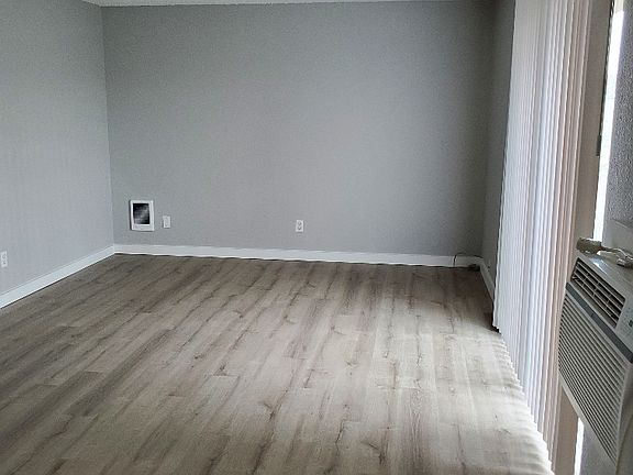 5th image of 2705 W Lincoln Ave #310