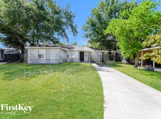 710 Canary Cir, Pasadena, TX 77502