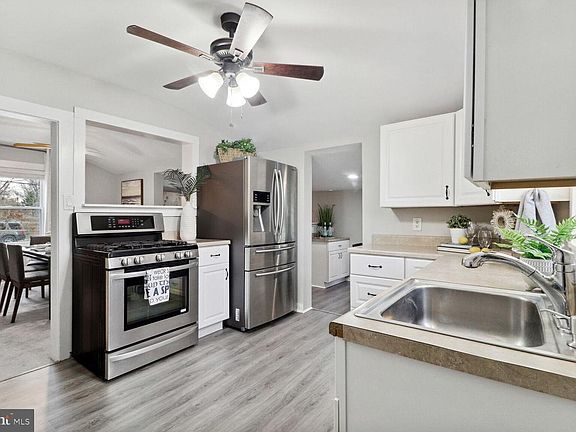 2nd image of 418 Bloomsbury Ave