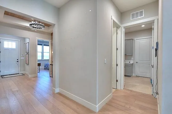 2995 Middlebury Dr — Photo 5