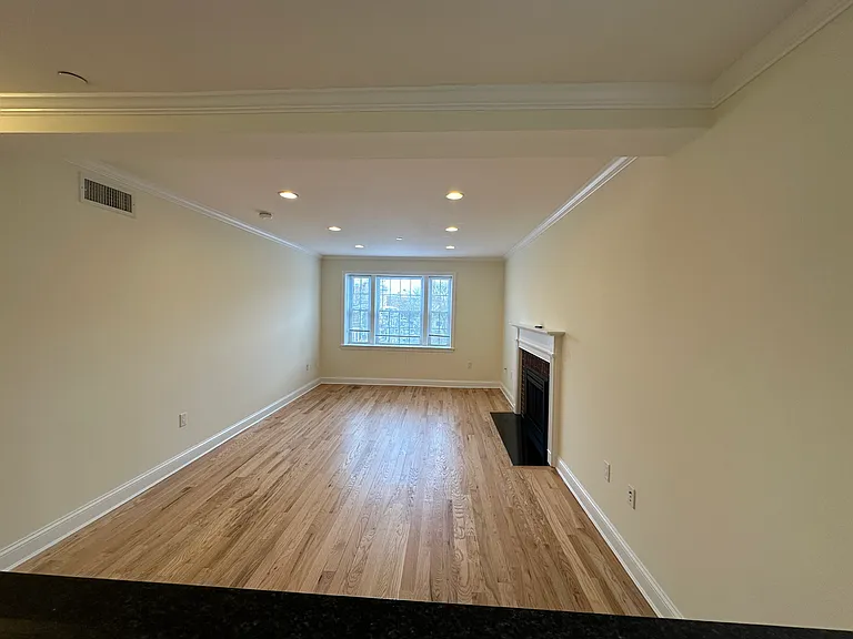 55 Langdon St #6D — Photo 6