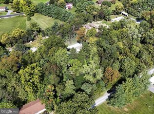 9 Forest Dr, Falling Waters, WV 25419