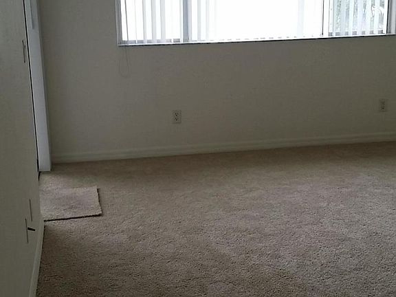 5th image of 531 Ocean Park Ln Unit 200