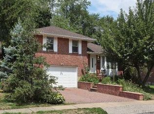 208 Jerome St, Syosset, NY 11791