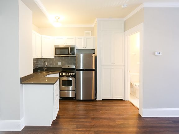 3rd image of 817 W Lakeside Pl APT 203