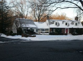 917 Pinecroft Ct, Franklin Lakes, NJ 07417