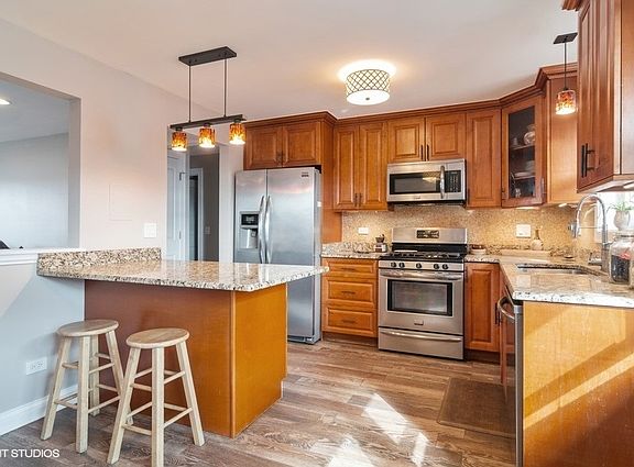 4th image of 4146 N Kedvale Ave APT 3B