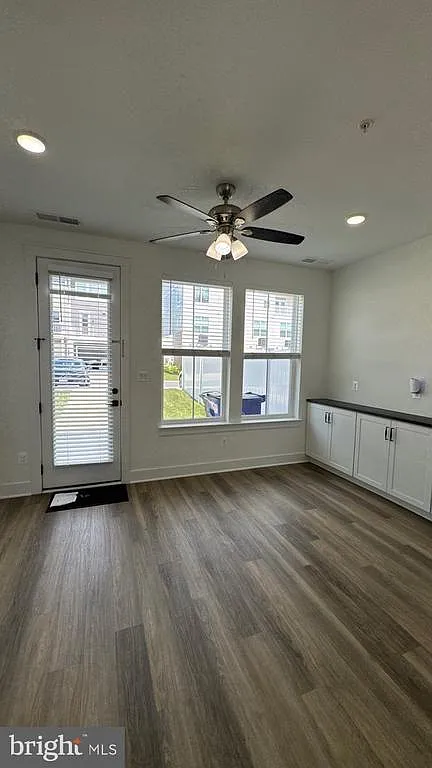 3 bed, 2.5 bath, 1632 sqft, $2,700 — Photo 4