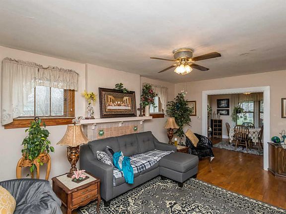2nd image of 1042 Collins Ln
