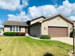 7512 Tanager St, Hobart, IN 46342