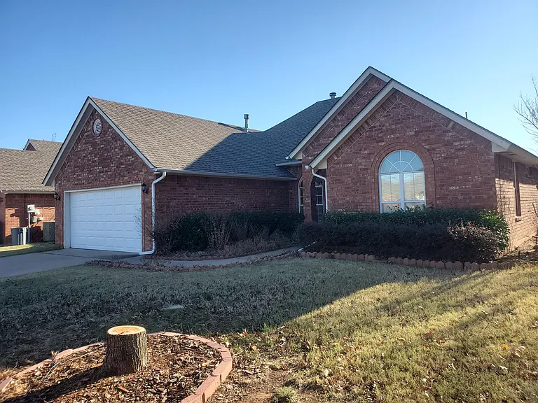 1512 Louis Scott St — Photo 1