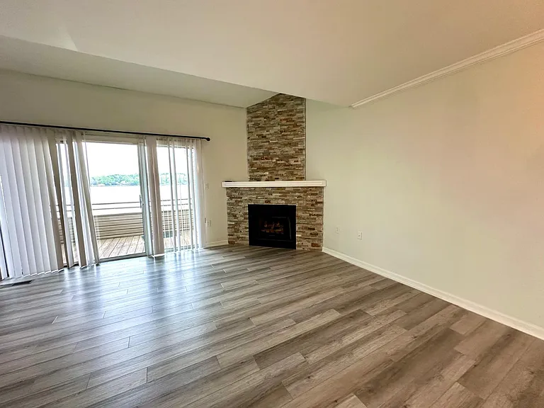 14051 Queens Harbor Rd — Photo 19