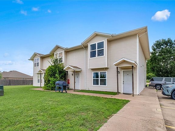 2nd image of 372 Erin Pl