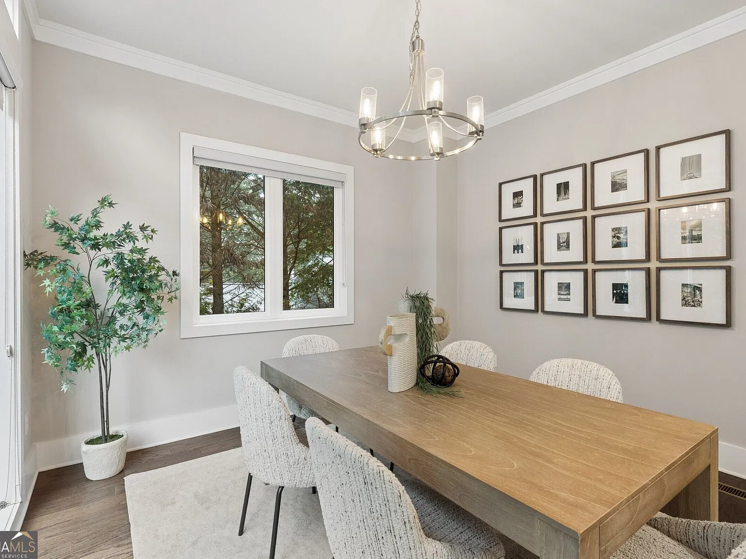 5 bed, 4.5 bath, 3764 sqft, $5,900 — Photo 3