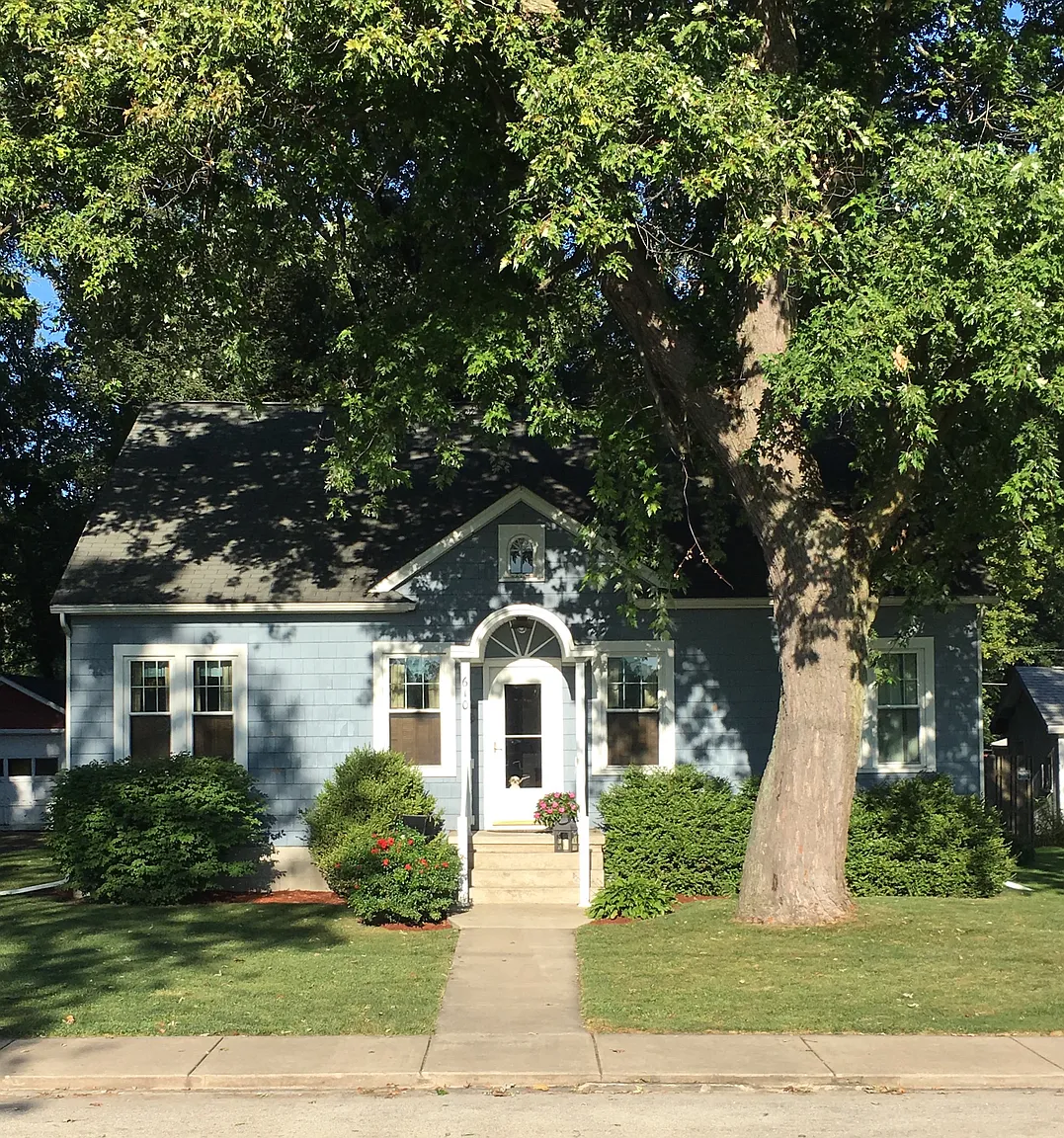 610 Tyler St photo 1