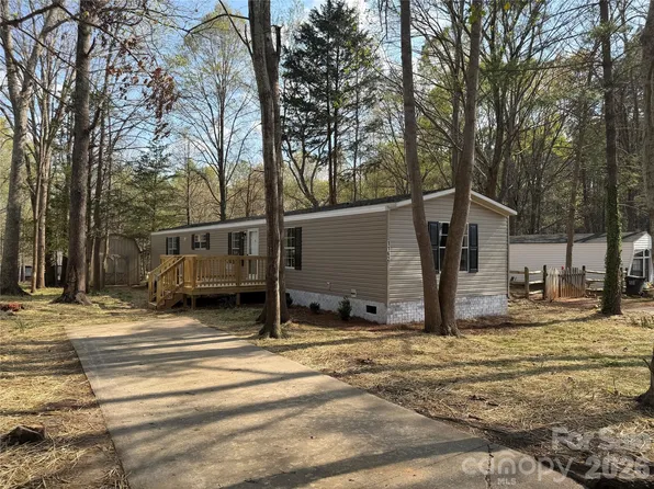 1162 Stateline Rd, Clover, SC 29710