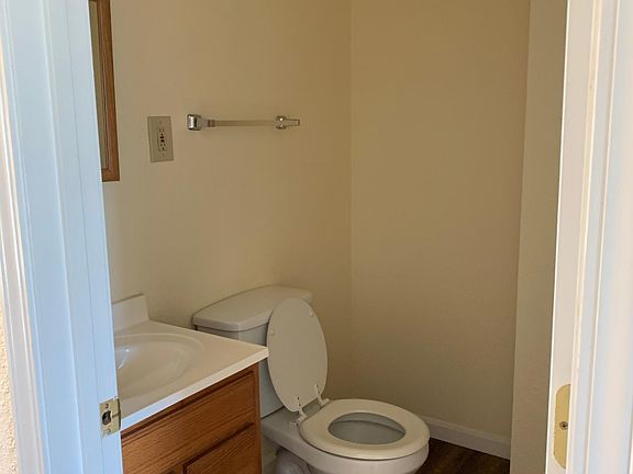 5th image of 1162 University Dr