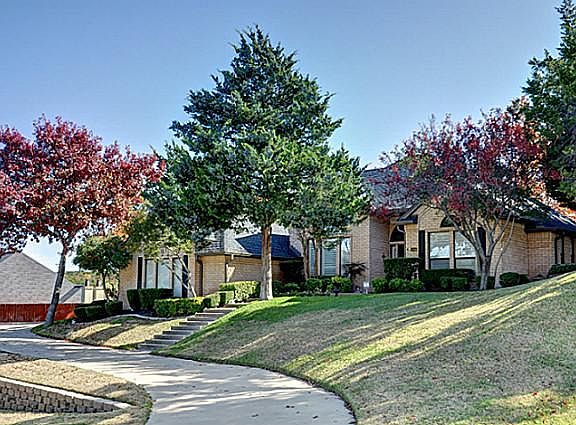 2nd image of 1744 Valley View Dr