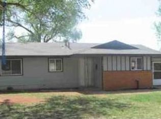 206 Hoover Cir, Elk City, OK 73644